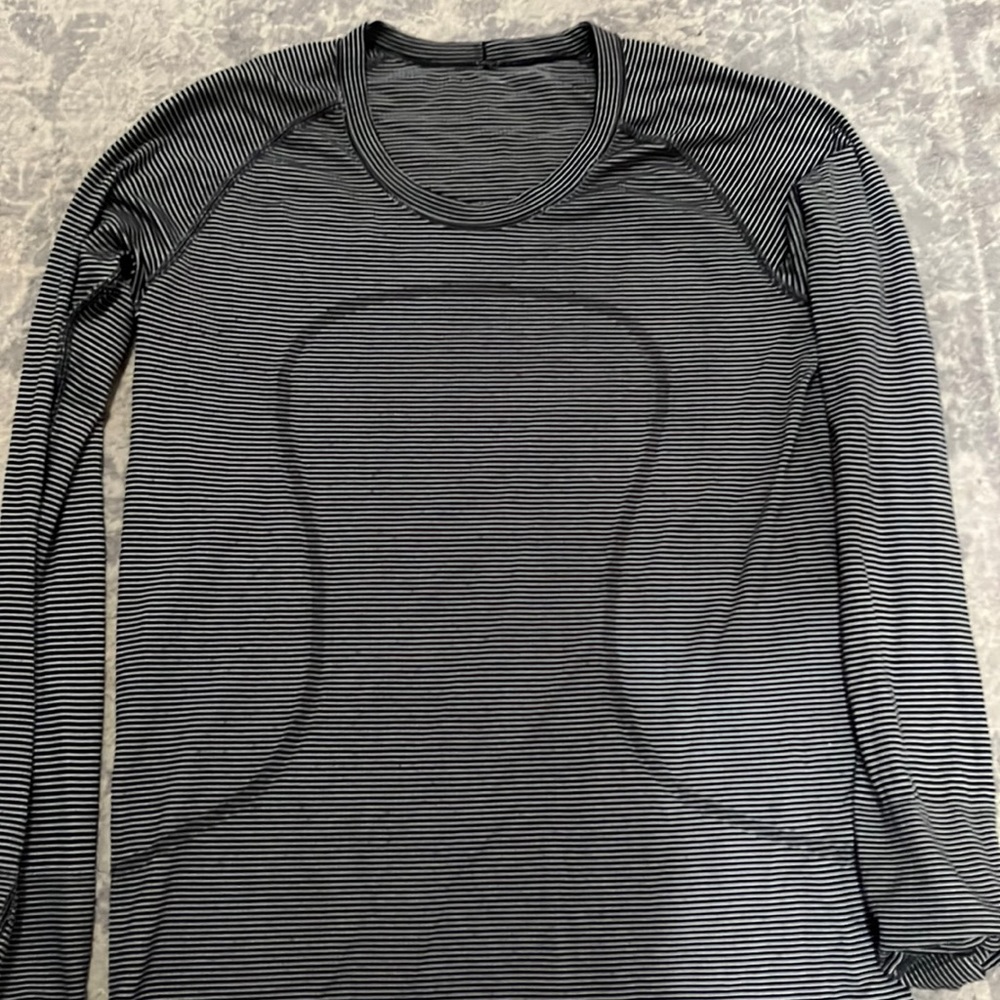 black and white striped Lulu lemon top